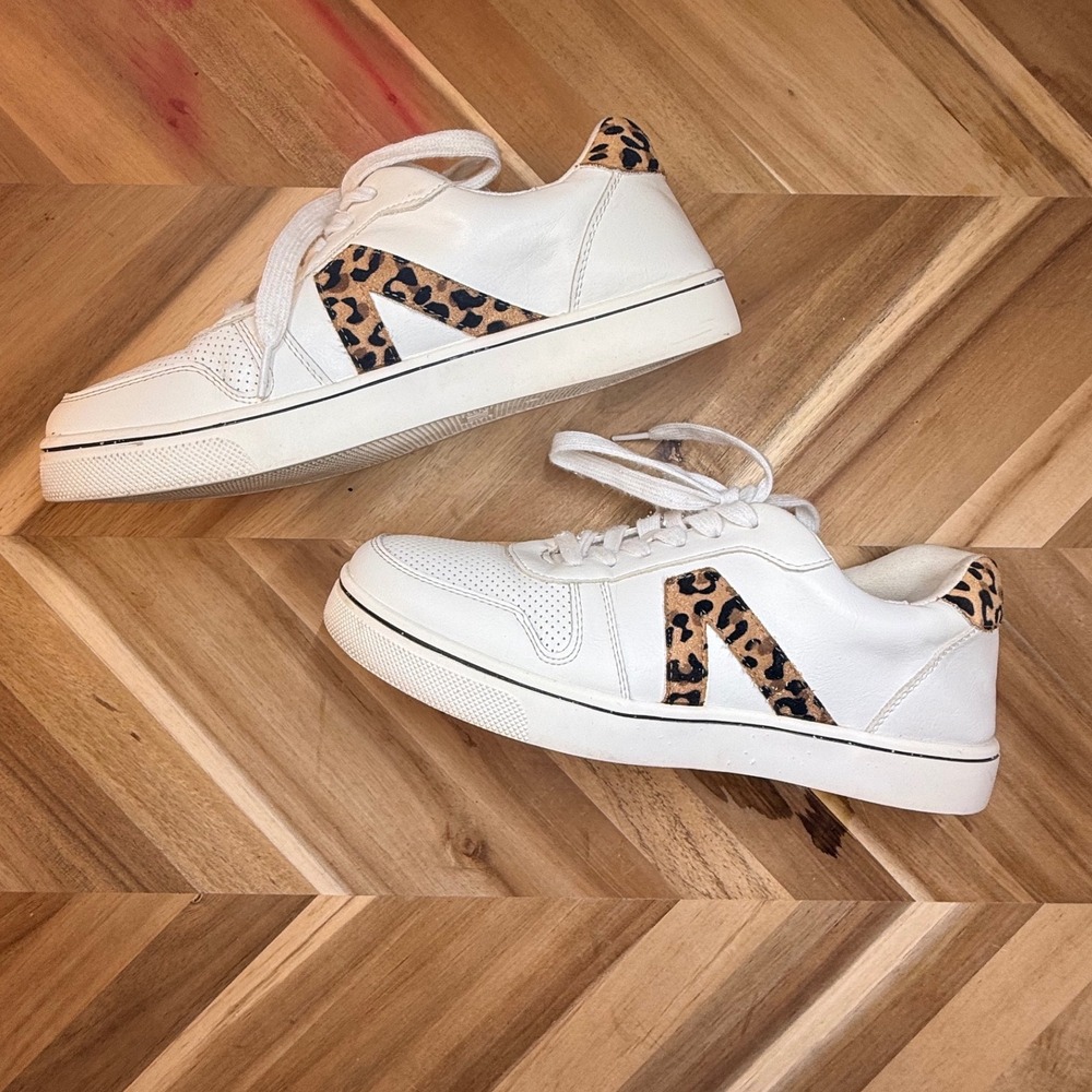 MIA White Leopard Print Accent Lace Up Leather Sneakers Women's Size 9